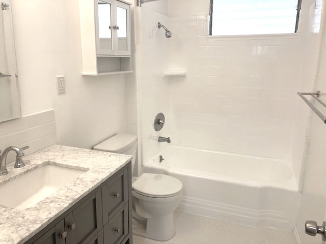 Building Photo - 916 N Sweetzer Ave