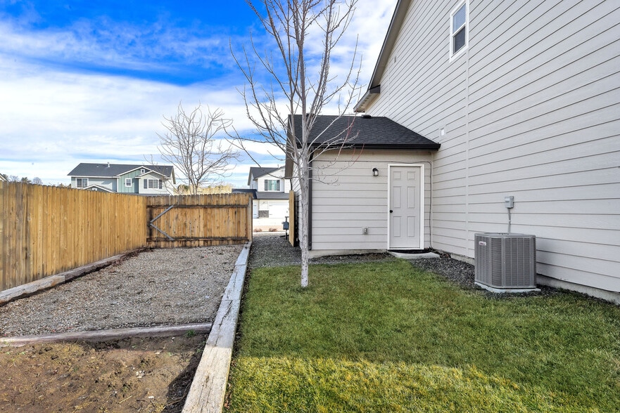 Building Photo - 1633 Placerville St