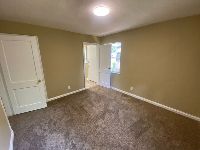 Building Photo - 3129 Baker Cir