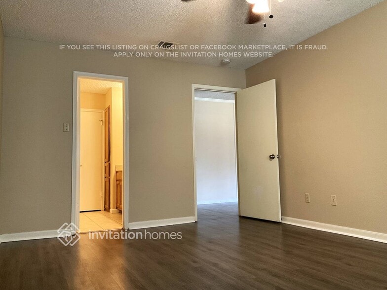 Building Photo - 525 E Jay Ct