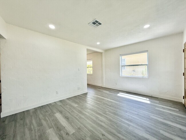 Building Photo - 4426 4th Ave N
