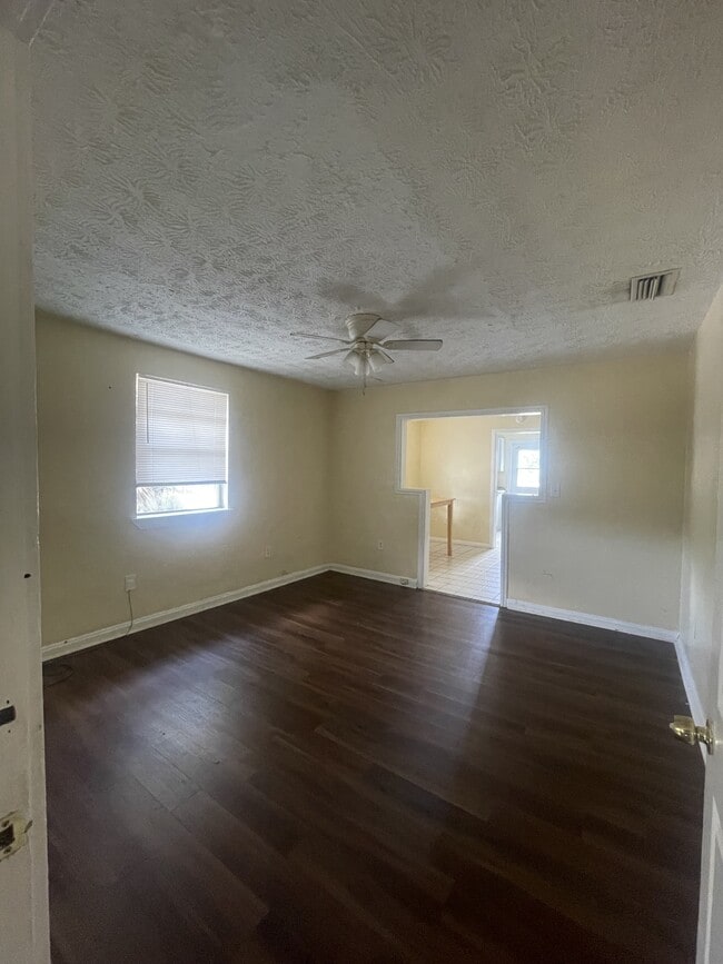 Building Photo - 1308 9th St S
