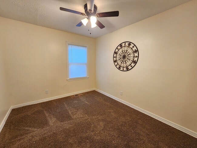 Building Photo - Beautiful remodeled 3BR, 1.5 Bth with garage and fenced backyard with newer stainless appliances