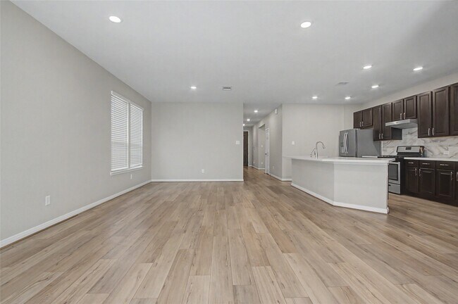 Building Photo - 7219 Escondido Dr