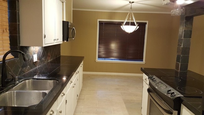 Building Photo - 705 Alabama St