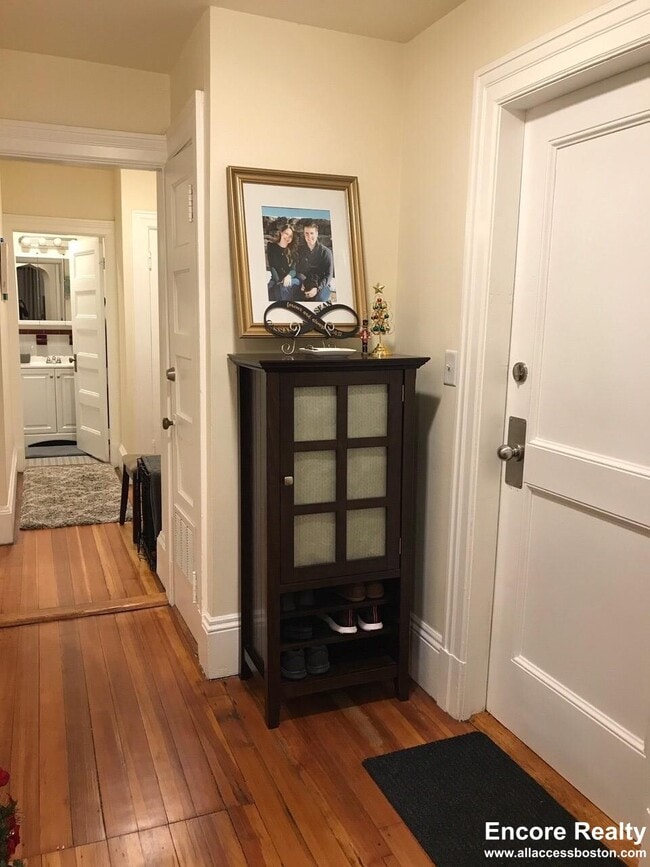 Building Photo - 1463 Beacon St