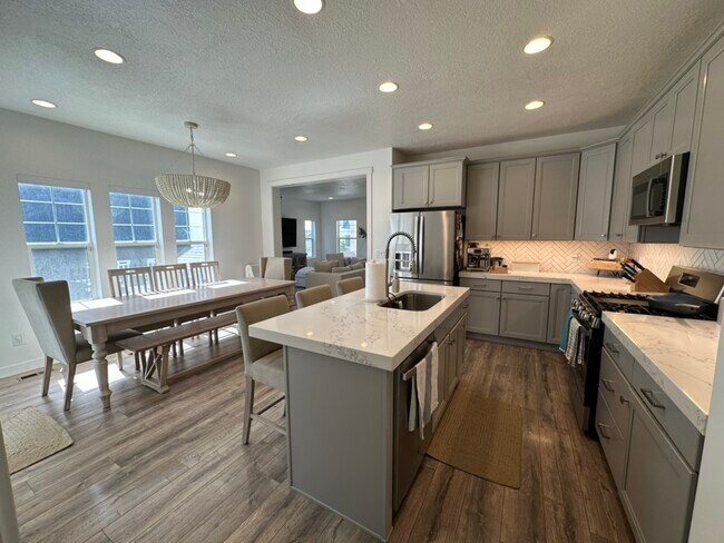 Building Photo - 6442 Bethany Way