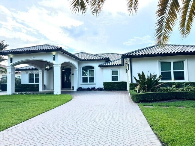 Building Photo - 3440 SW 132nd Ct