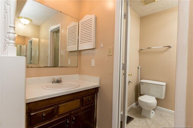 Building Photo - 100 Lewiston Ct