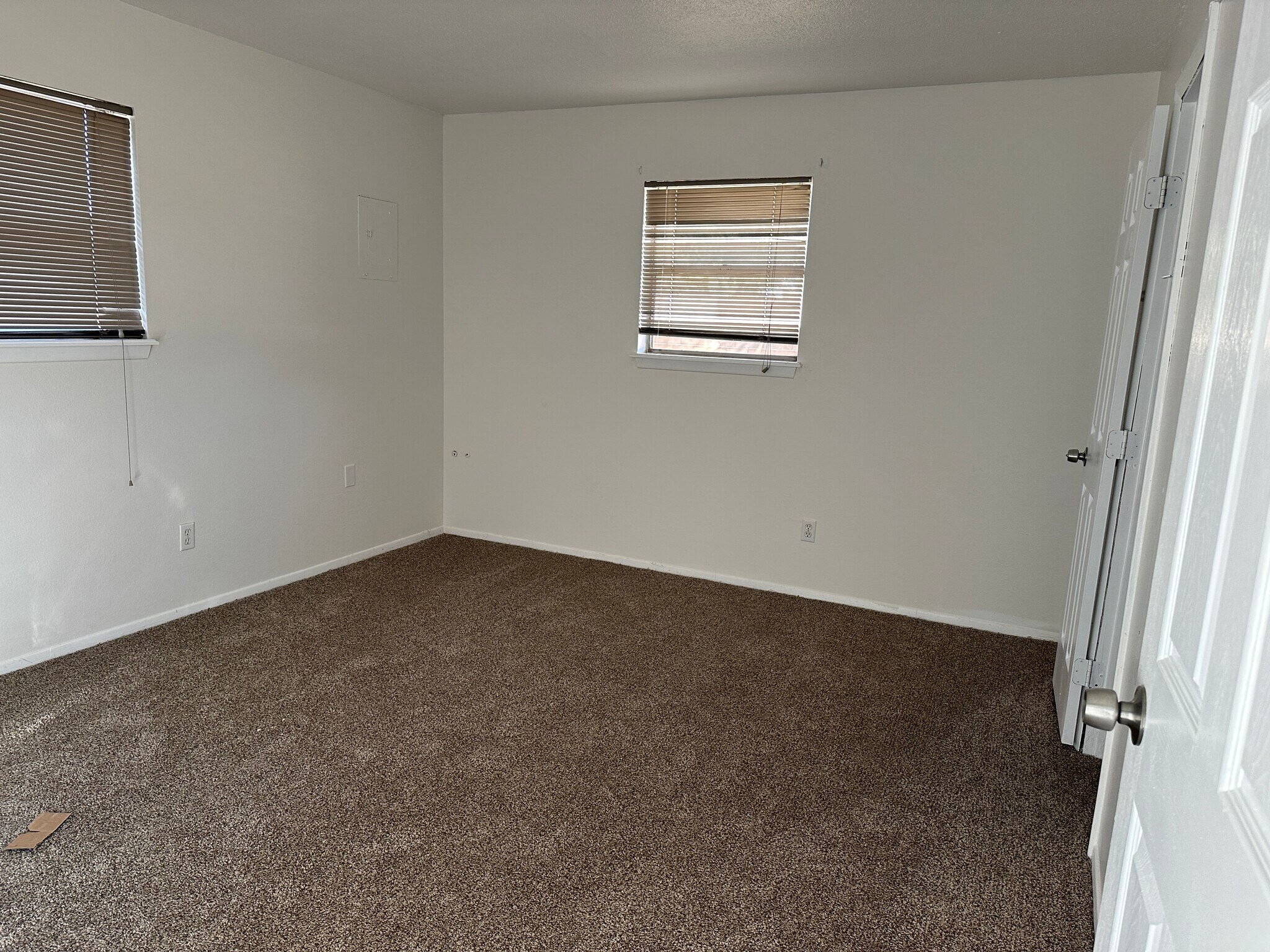 Building Photo - 1001 Cedardale Dr