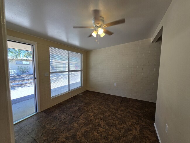 Building Photo - 3423 E Flower St