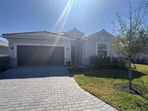 Building Photo - 7869 Lakes Edge Ln