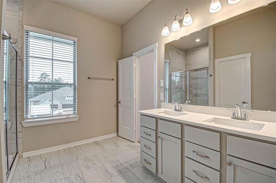 Building Photo - 332 N Spotted Fern Dr