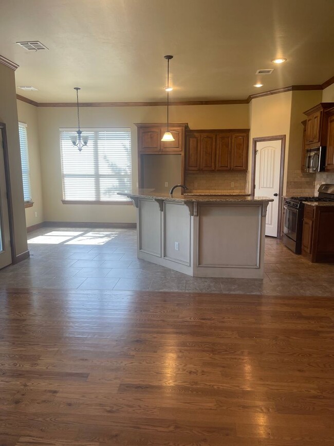 Building Photo - Fully Furnished Three Bedroom, Two Bathroo...