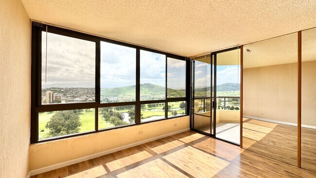 Primary Photo - HIGHLY DESIRABLE 2 BED/2 BATH SPECTACULAR ...