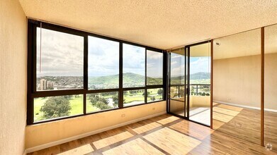Building Photo - HIGHLY DESIRABLE 2 BED/2 BATH SPECTACULAR ...