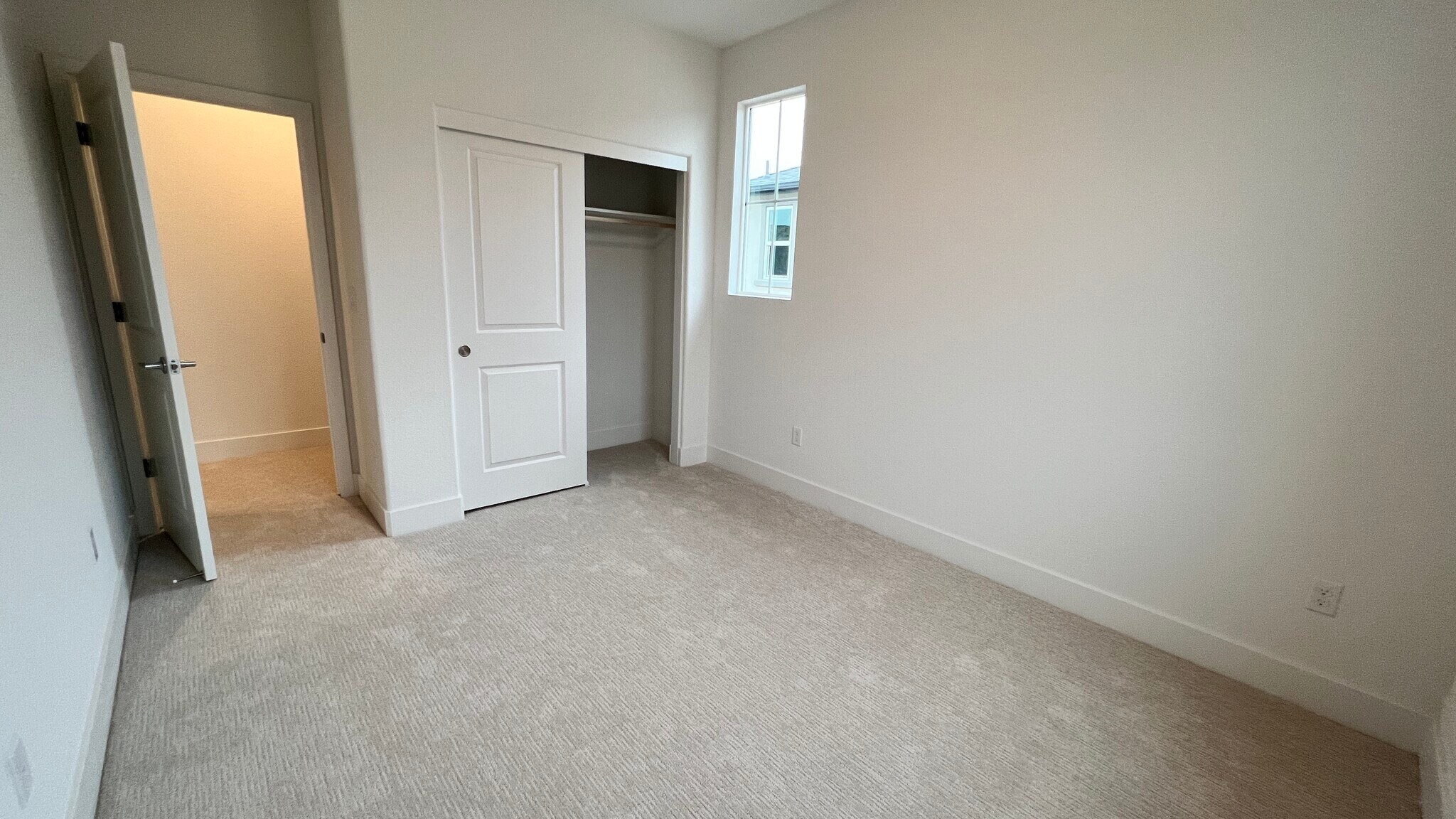 Building Photo - 616 Whisper Ln