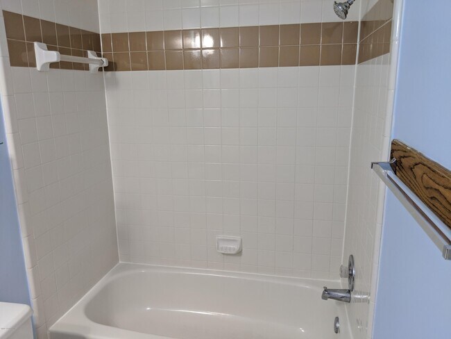 Building Photo - 2283 Fox Hollow Dr