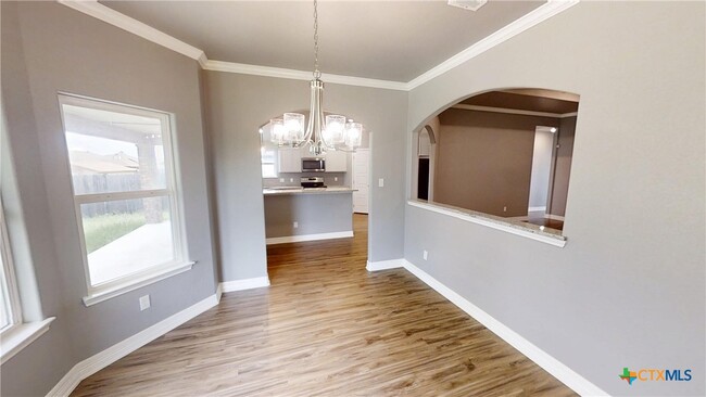 Building Photo - 809 Holliday Dr