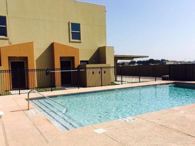 Building Photo - 1316 E Daffodil Ave