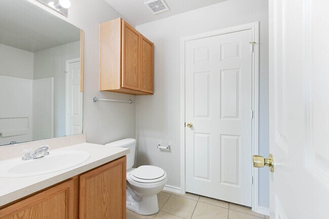 Building Photo - Rare 5 Bedroom Home Available for Immediate Move In w/downstairs Master Bedroom