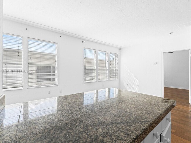 Building Photo - 1027 Pennsylvania Ave