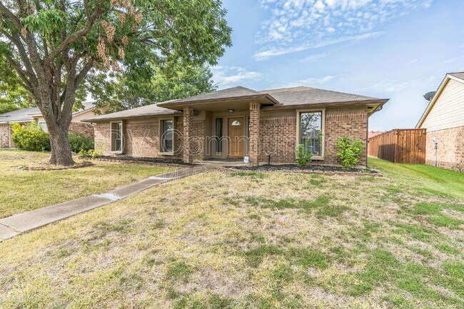 Building Photo - 2804 Red River St