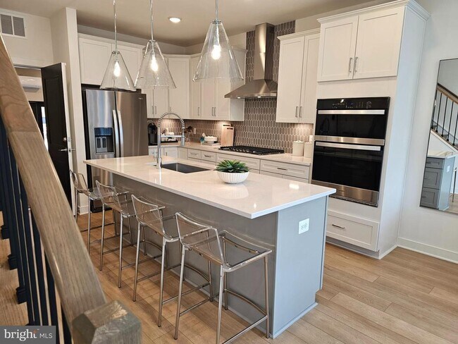 Building Photo - 2033 Henson Norris St