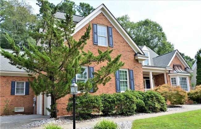 Building Photo - 4 bedroom/ 3.5 bathroom- Stonehouse