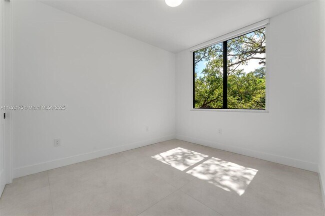 Building Photo - 3270 Gifford Ln