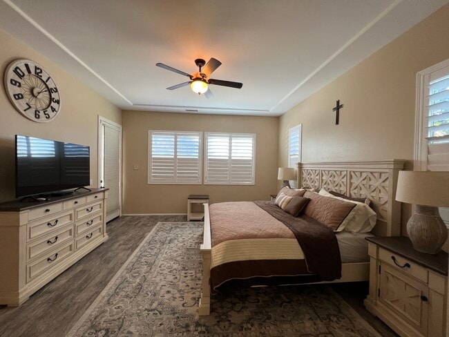 Building Photo - 115 Romanza Ln