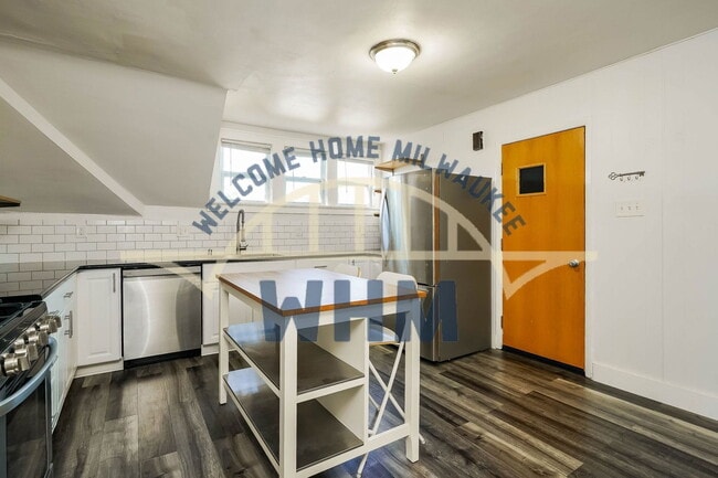 Building Photo - 7124 W Moltke Ave