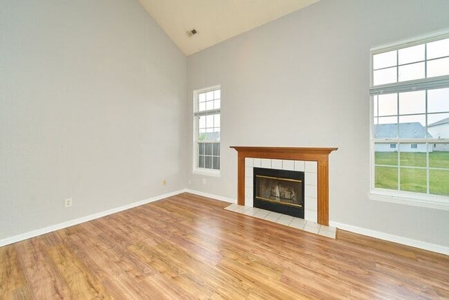 Building Photo - Sweet 3 Bedroom 2.5 Bath in Popular Maple Grove Estates