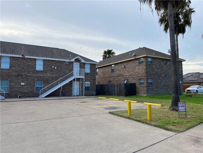 Building Photo - 1313 N Sal St