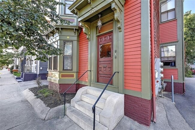 Building Photo - 225 Carpenter St