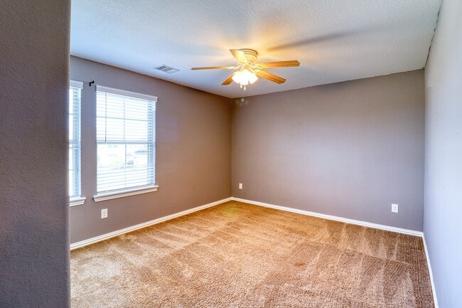 Building Photo - 8106 Royal Palm Ct