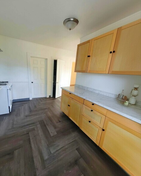 Building Photo - 29 125th St