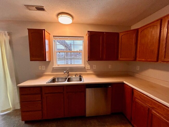 Building Photo - Charming 3-Bedroom, 2.5-Bath Home with Lof...
