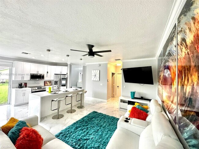 Building Photo - 3 br, 2.5 bath House - 8910 NW 45th Ct # 0