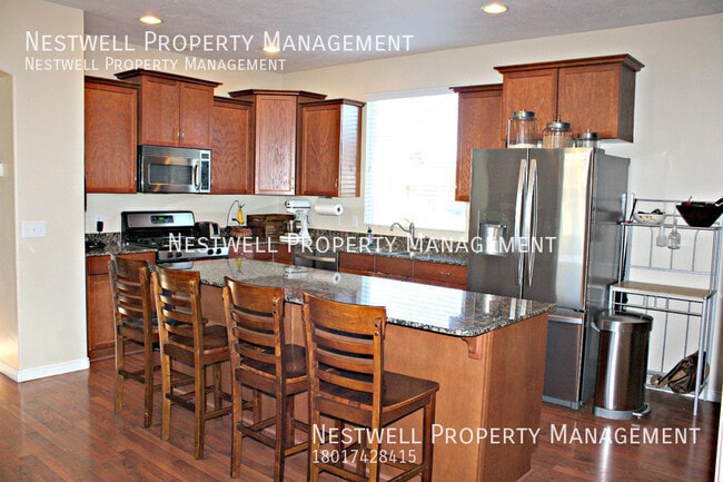 Building Photo - Amazing 5-bed Home in Daybreak