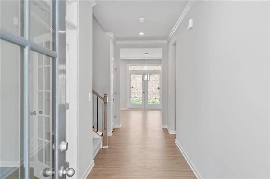 Building Photo - Room in House on Riverwood Dr