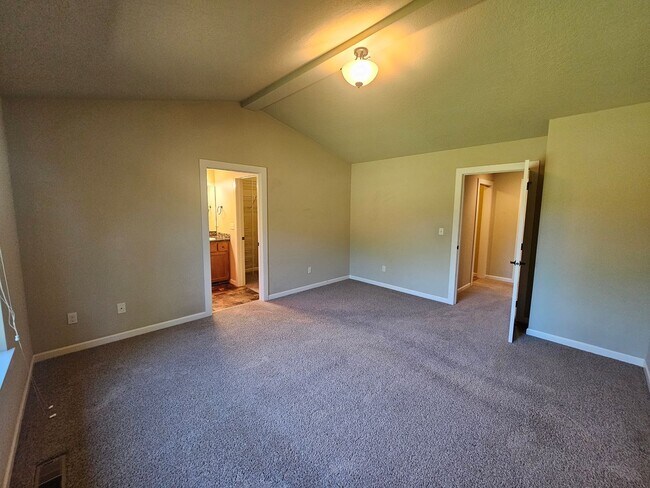 Building Photo - Beautiful Updated Home