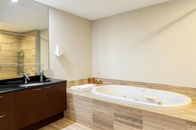 Building Photo - 15901 Collins Ave