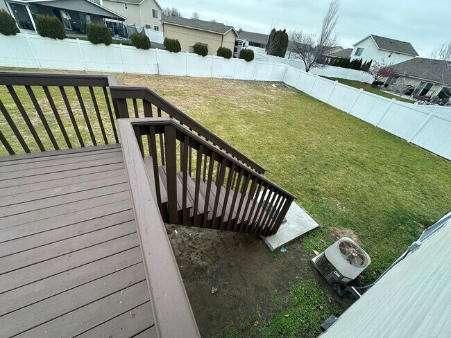 Building Photo - Available in MARCH.  Spacious Single Family - Remodeled- Home with big yard in great location