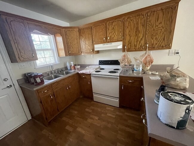 Building Photo - 261 Bayless St