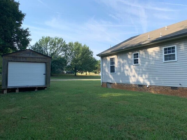 Building Photo - 2837 Teakwood Dr