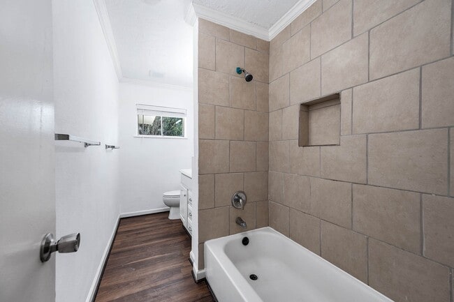 Building Photo - 206 Crestview Dr