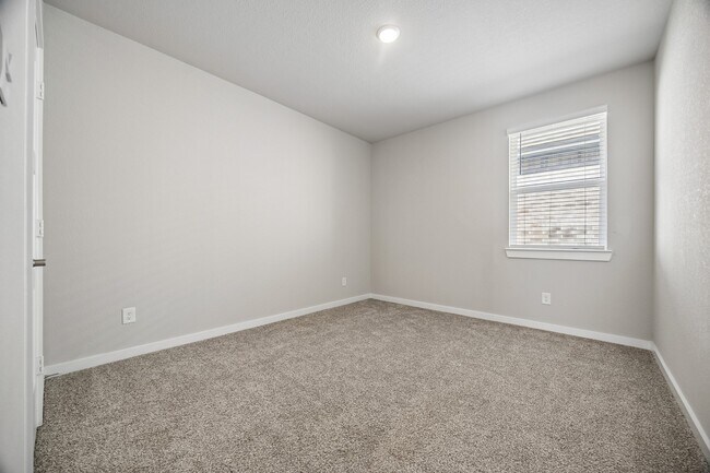 Building Photo - 22843 Castello Lakes Dr