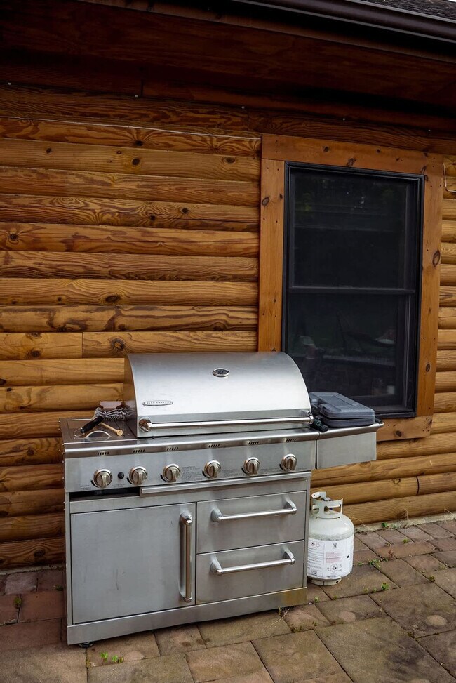 Building Photo - 7223 Ferry Rd