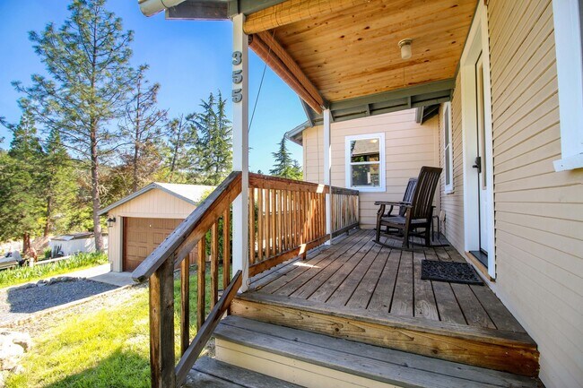 Building Photo - Hillside Cottage! Charming home with a view, 3-bd, 1-ba, fireplace, garage